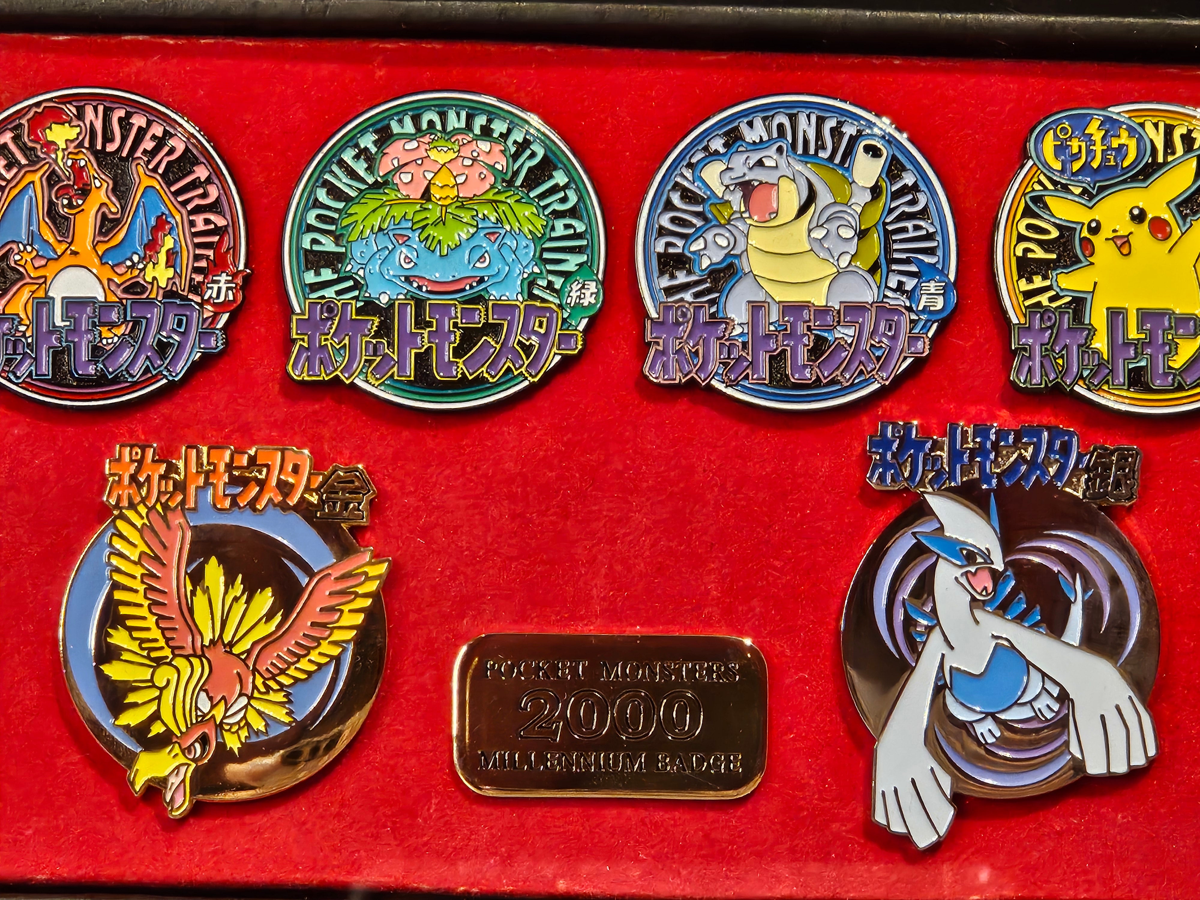 Conjunto de insignias de pin del Milenio de Pokémon