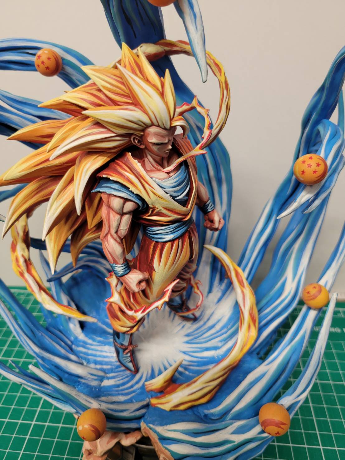 Figura repintada de Dragon Ball Son Goku (Super Saiyan 3)