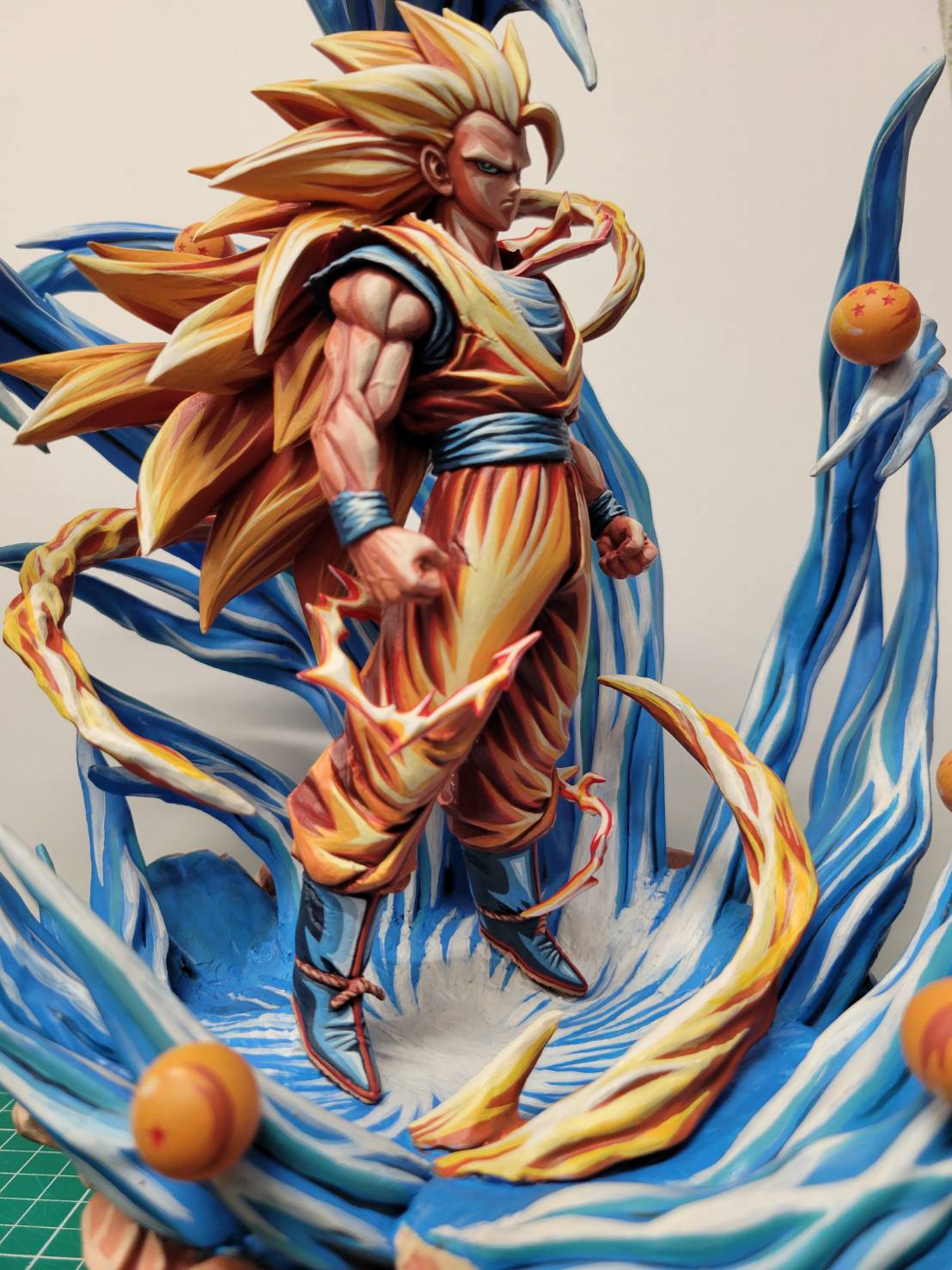 Figura repintada de Dragon Ball Son Goku (Super Saiyan 3)