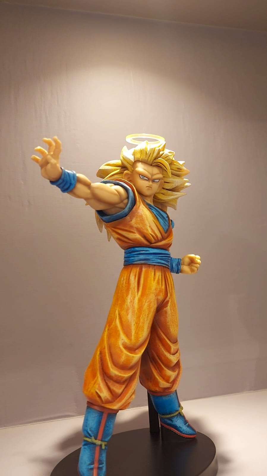 Figura repintada de Dragon Ball Son Goku (Super Saiyan 3)