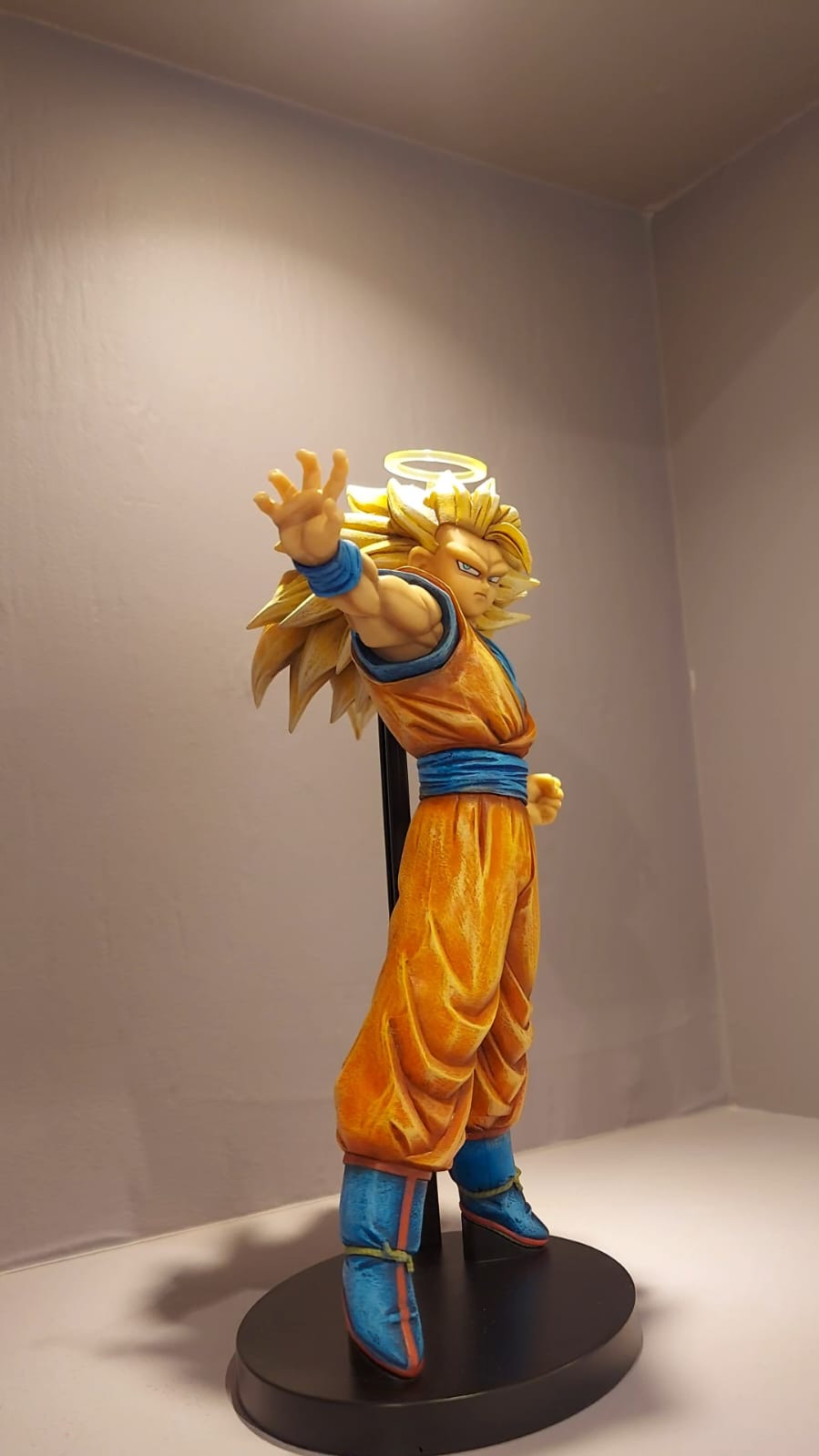 Figura repintada de Dragon Ball Son Goku (Super Saiyan 3)