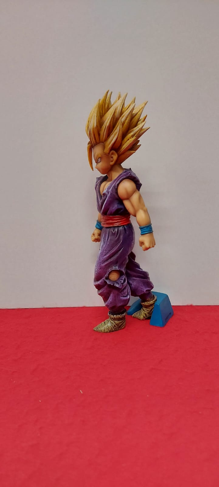Figura repintada de Gohan de Dragon Ball